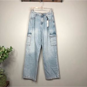NWT Forever 21 Light Wash Cargo Jean - Straight/Wide Leg.